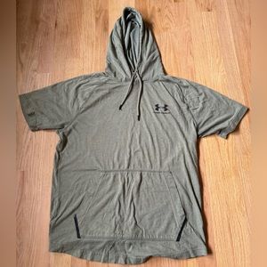 Under Armour Shirt w/Hood